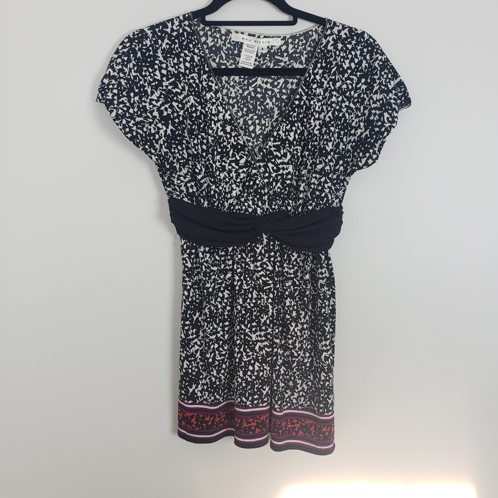 Max Studio black top with cinched at waist A25